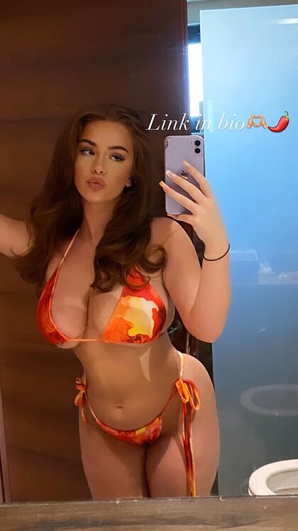 Neave D nude photo #1