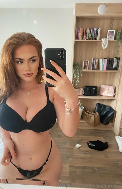 Neave D nude photo #7