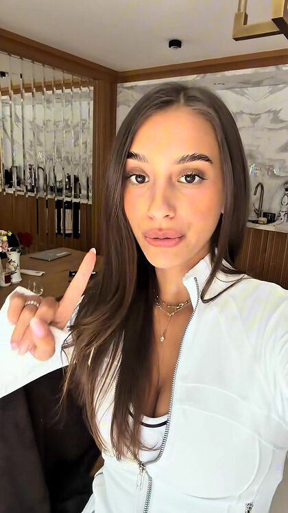 Nelli Omolnar nude photo #7