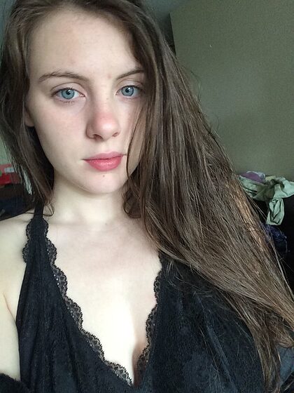 Niomi nude photo #1