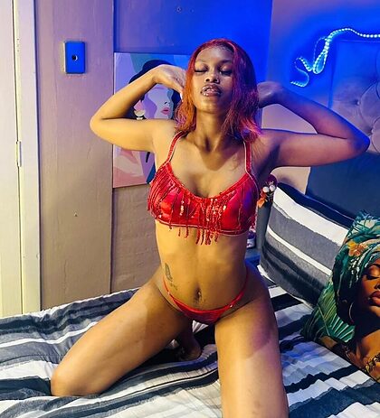NiqiiRavenous nude photo #2