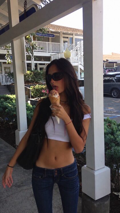 Olivia Ganes nude photo #13