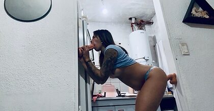 Oliviaa nude photo #2