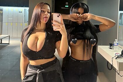Playmaate nude photo #1