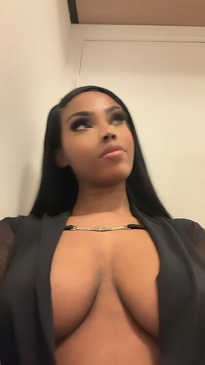 Playmaate nude photo #6