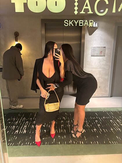 Playmaate nude photo #9