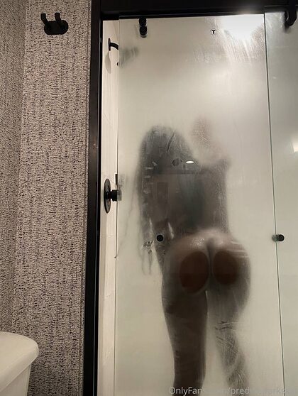 Preddiedarkskin nude photo #15