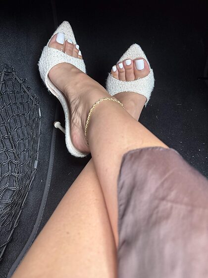 pretty feet skye nude photo #10