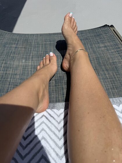 pretty feet skye nude photo #15