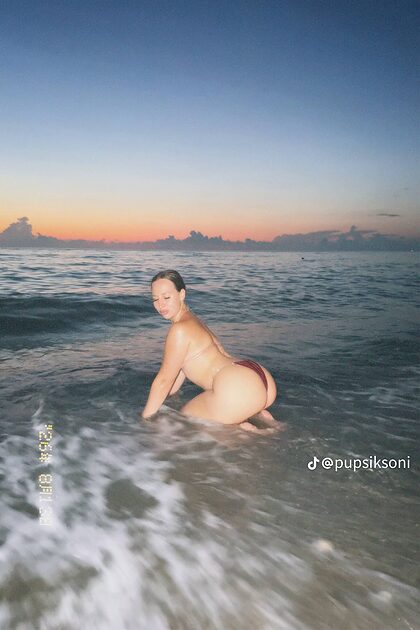 pupsiksoni nude photo #2