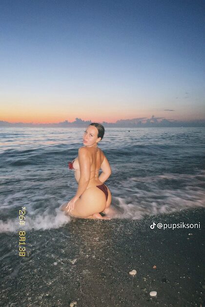 pupsiksoni nude photo #3