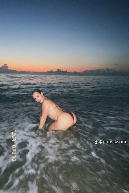 pupsiksoni nude photo #4