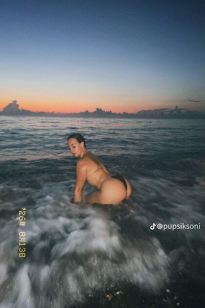 pupsiksoni nude photo #6