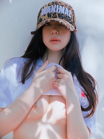 Qinweiyingjie nude photo #2