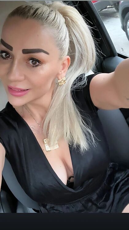 Renata nude photo #3