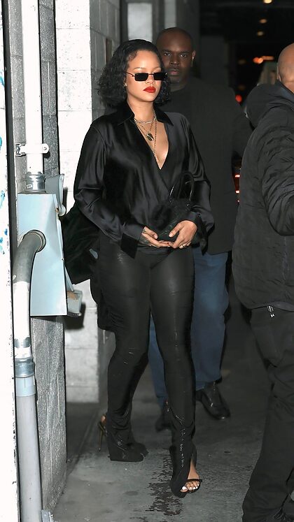 Rihanna nude photo #671