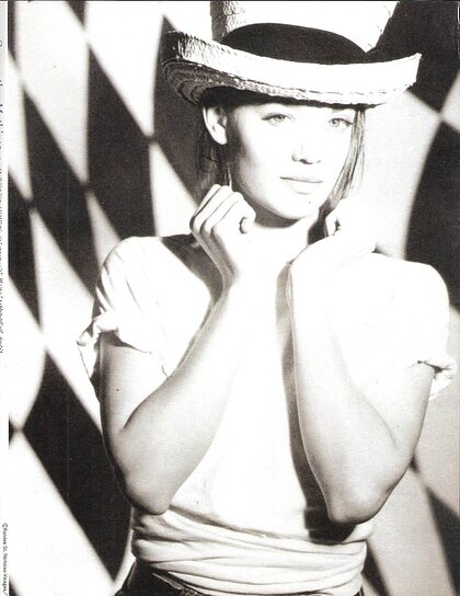 Samantha Mathis nude photo #9