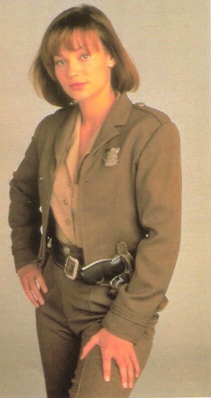 Samantha Mathis nude photo #14