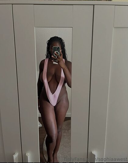 sophiiaaawest nude photo #14