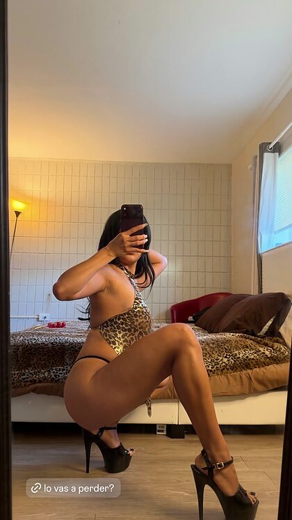 Stephy Petite nude photo #4