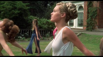 Suzanna Leigh nude photo #4