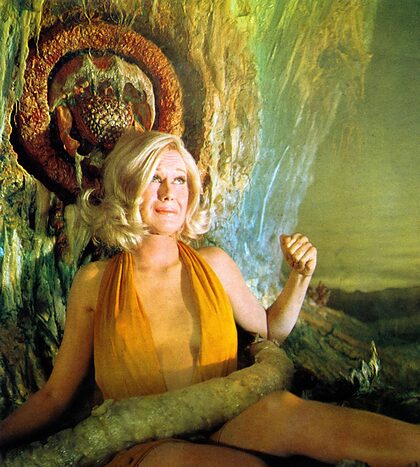 Suzanna Leigh nude photo #33