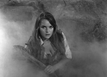 Suzanna Leigh nude photo #34