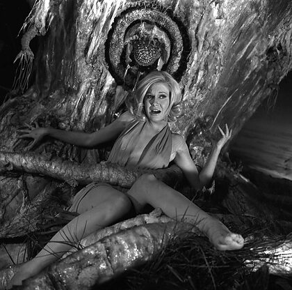 Suzanna Leigh nude photo #45