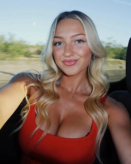 Sydney T nude photo #8