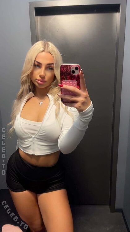 Tara Elaine nude photo #2