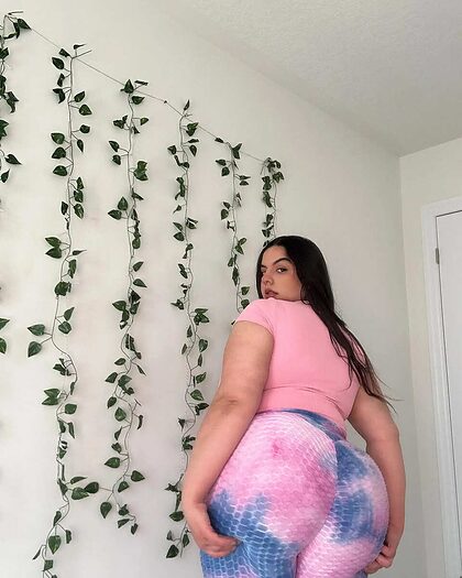 Teniah's tantalizing tatas nude photo #25