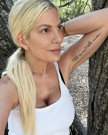 Tori Spelling nude photo #14
