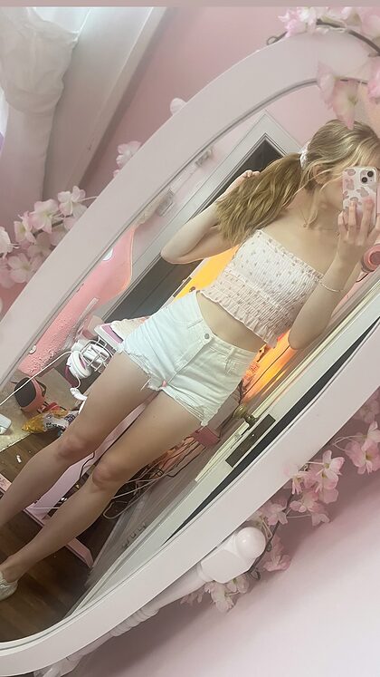 Vivibunnie nude photo #2