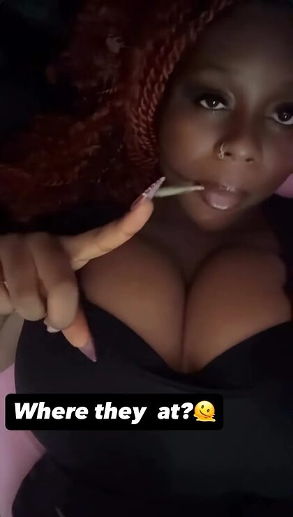 Yanah nude photo #1