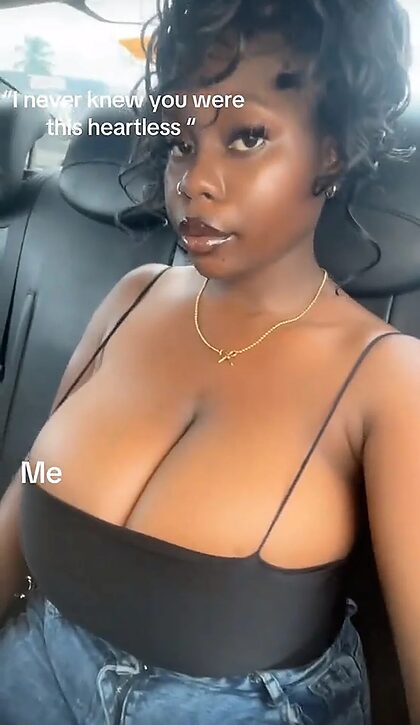 Yanah nude photo #2