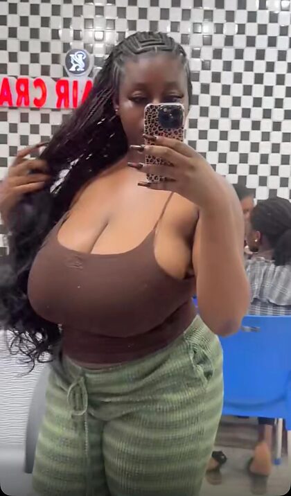 Yanah nude photo #3