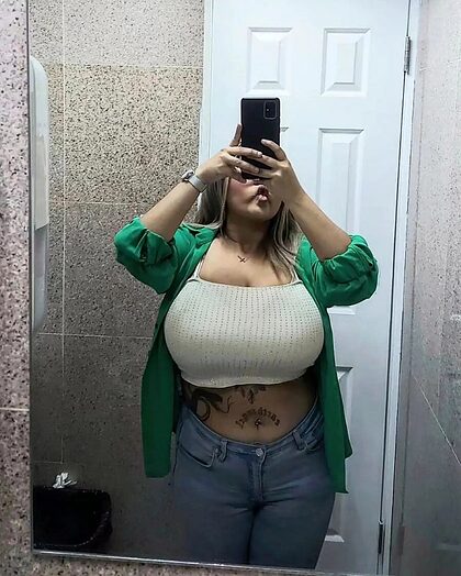 Yenia Q nude photo #9