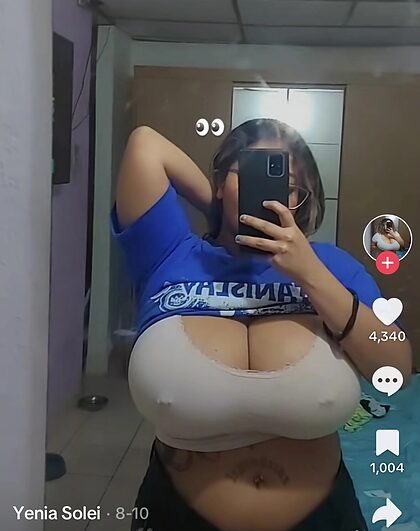 Yenia Q nude photo #15