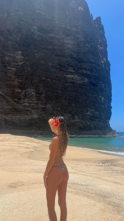 Zoë Globen nude photo #9