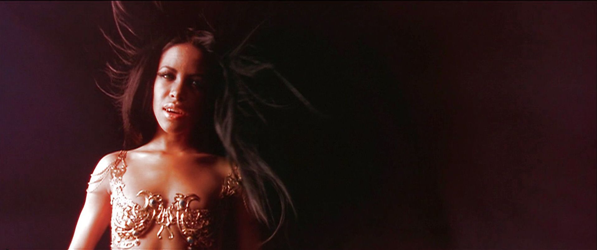 Aaliyah nude photo #1