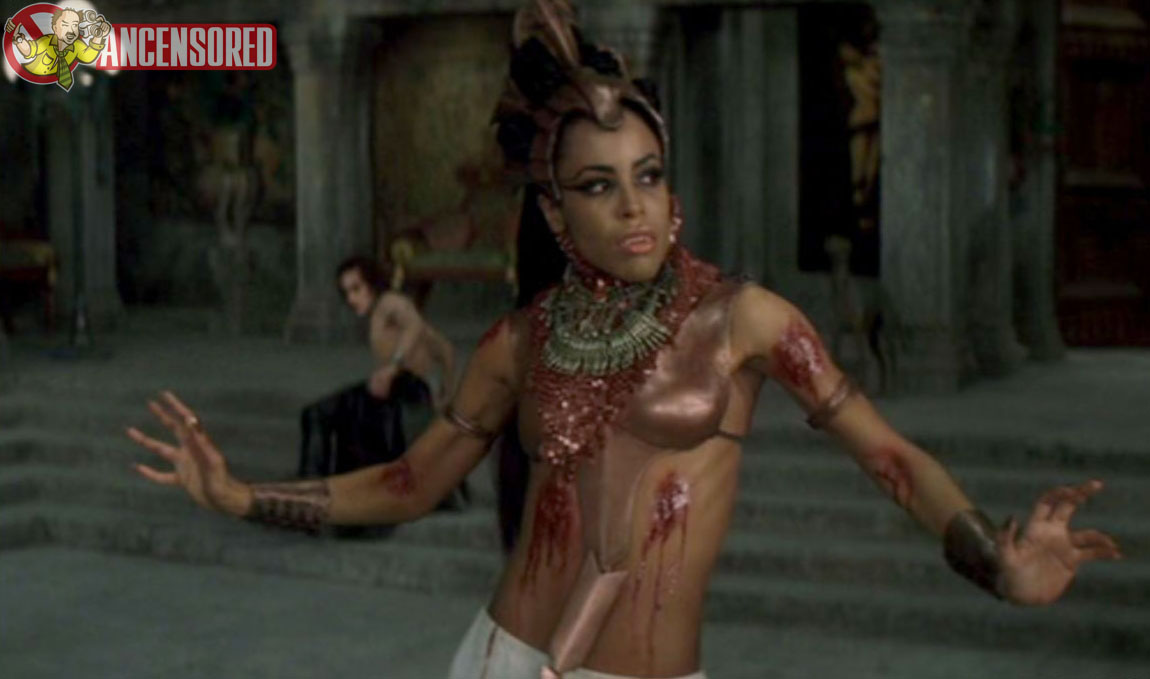 Aaliyah nude photo #4
