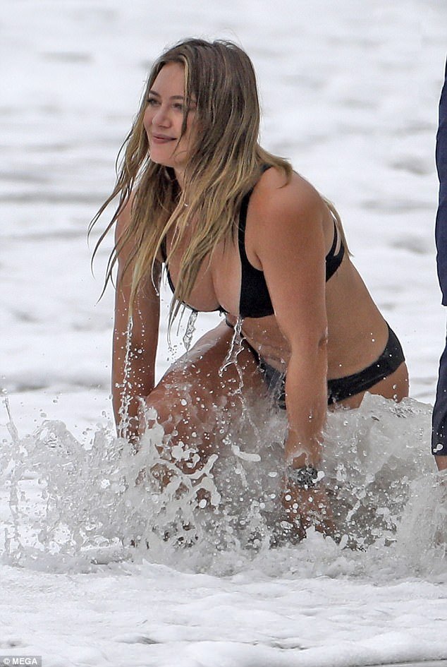 Hilary Duff nude photo #58