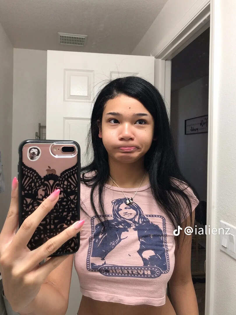 ialienz nude photo #4