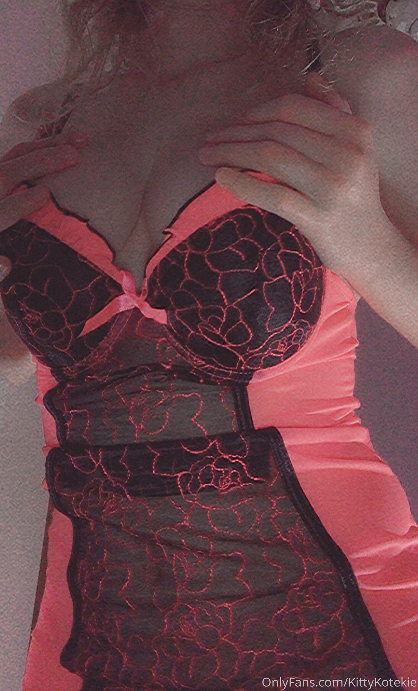 kittykotekzyx Christina nude photo #30