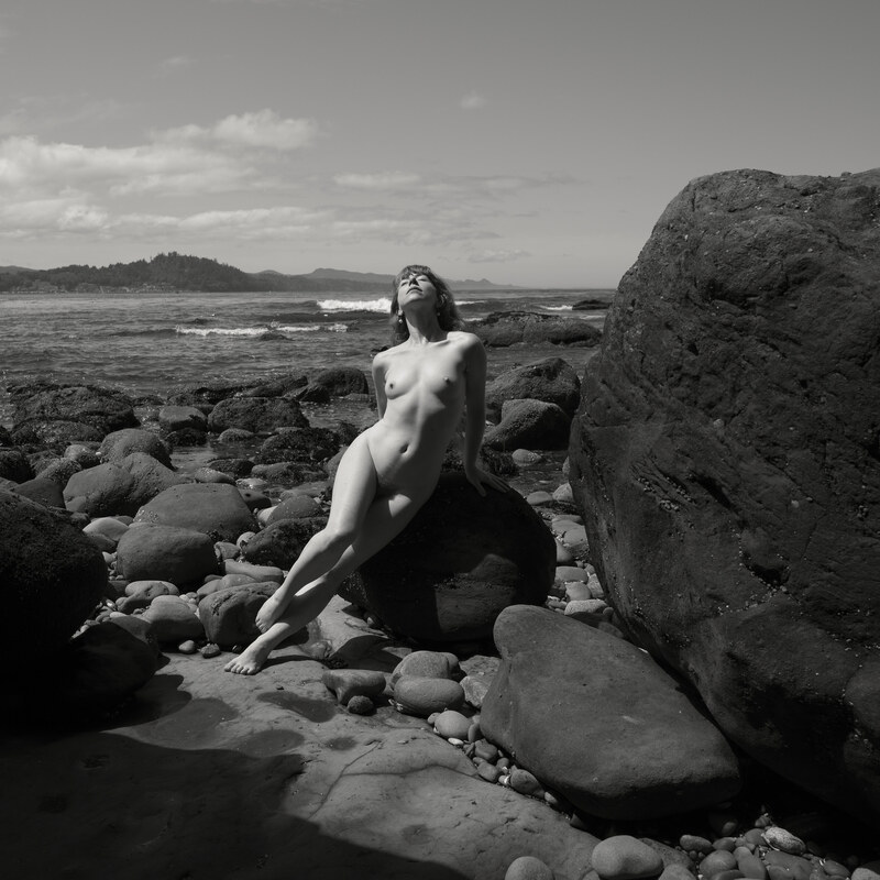 Liv Sage nude photo #2