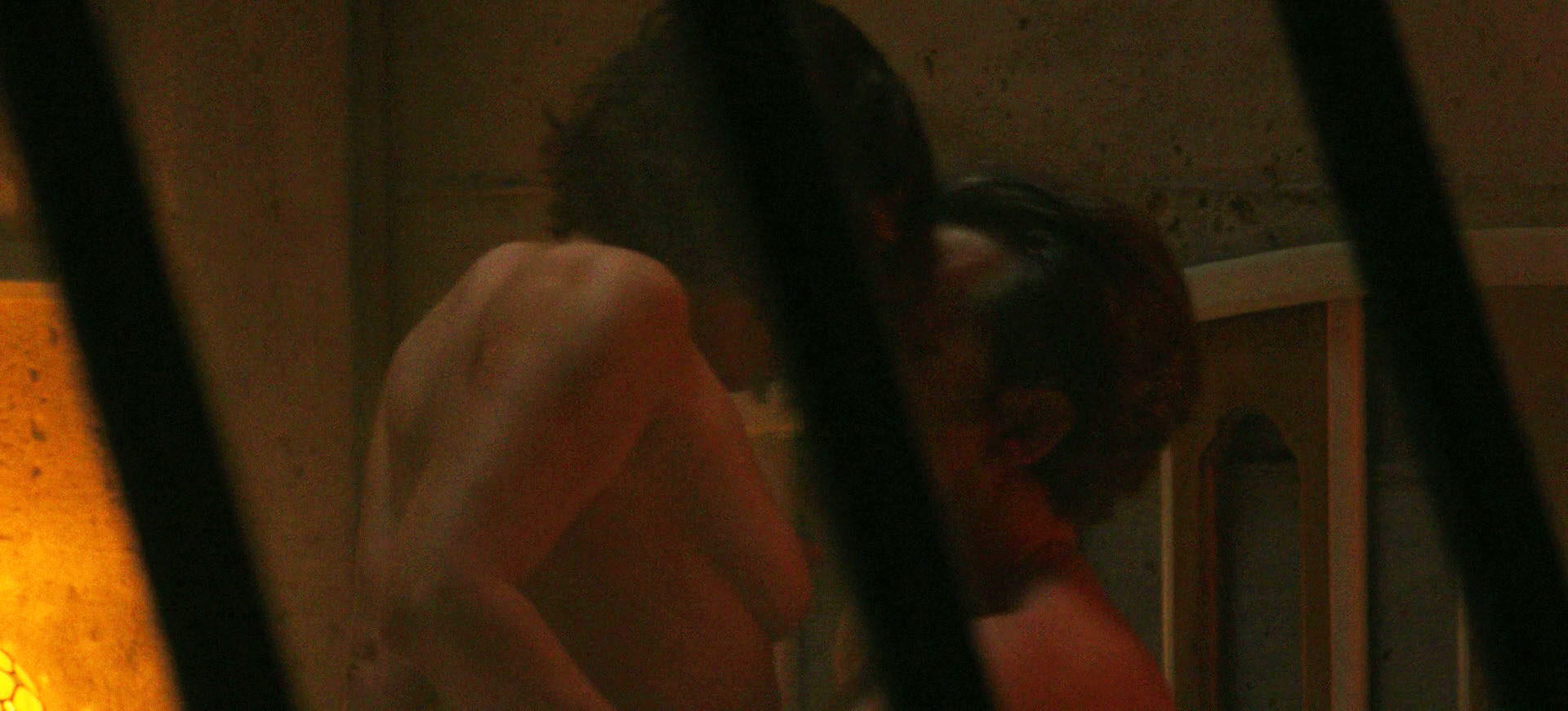 Lizzy Caplan nude photo #5