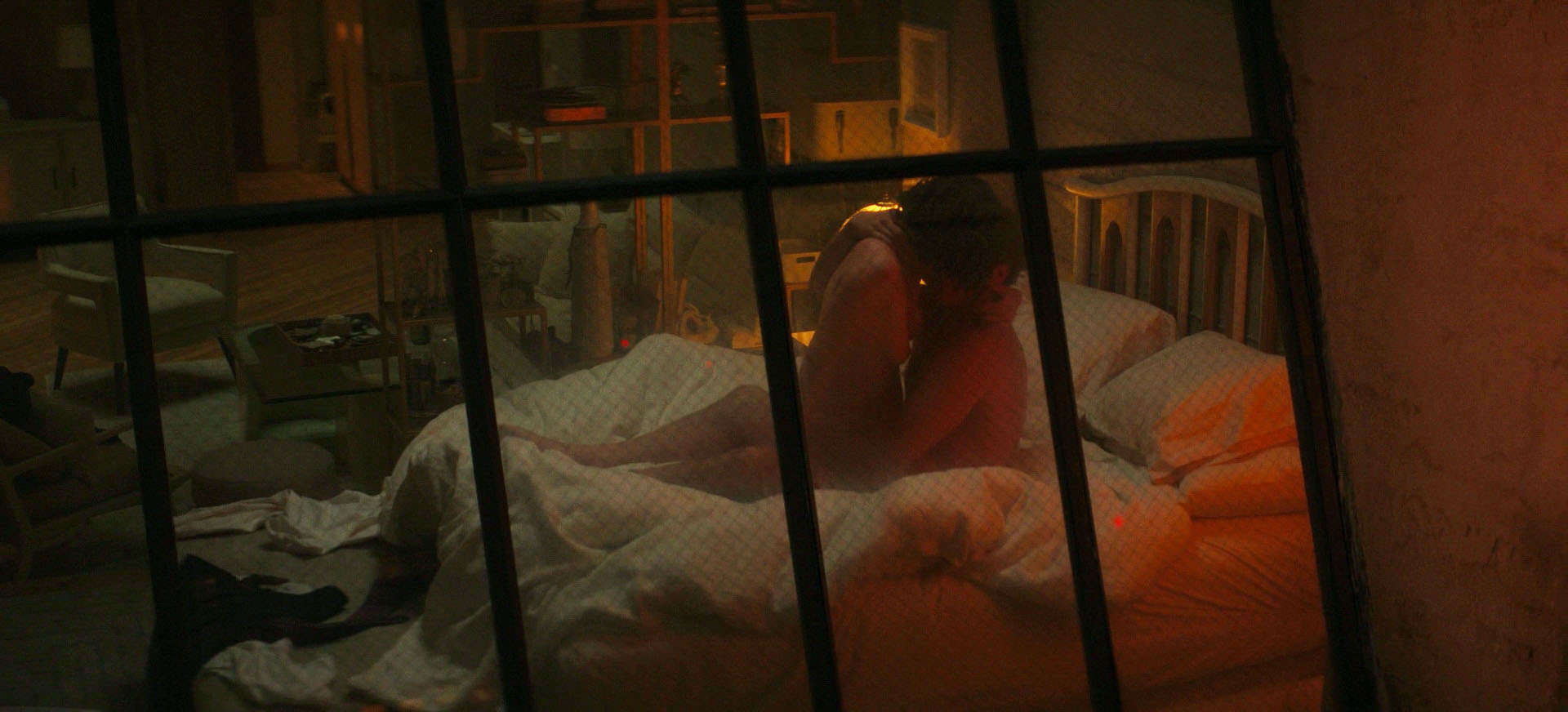 Lizzy Caplan nude photo #7