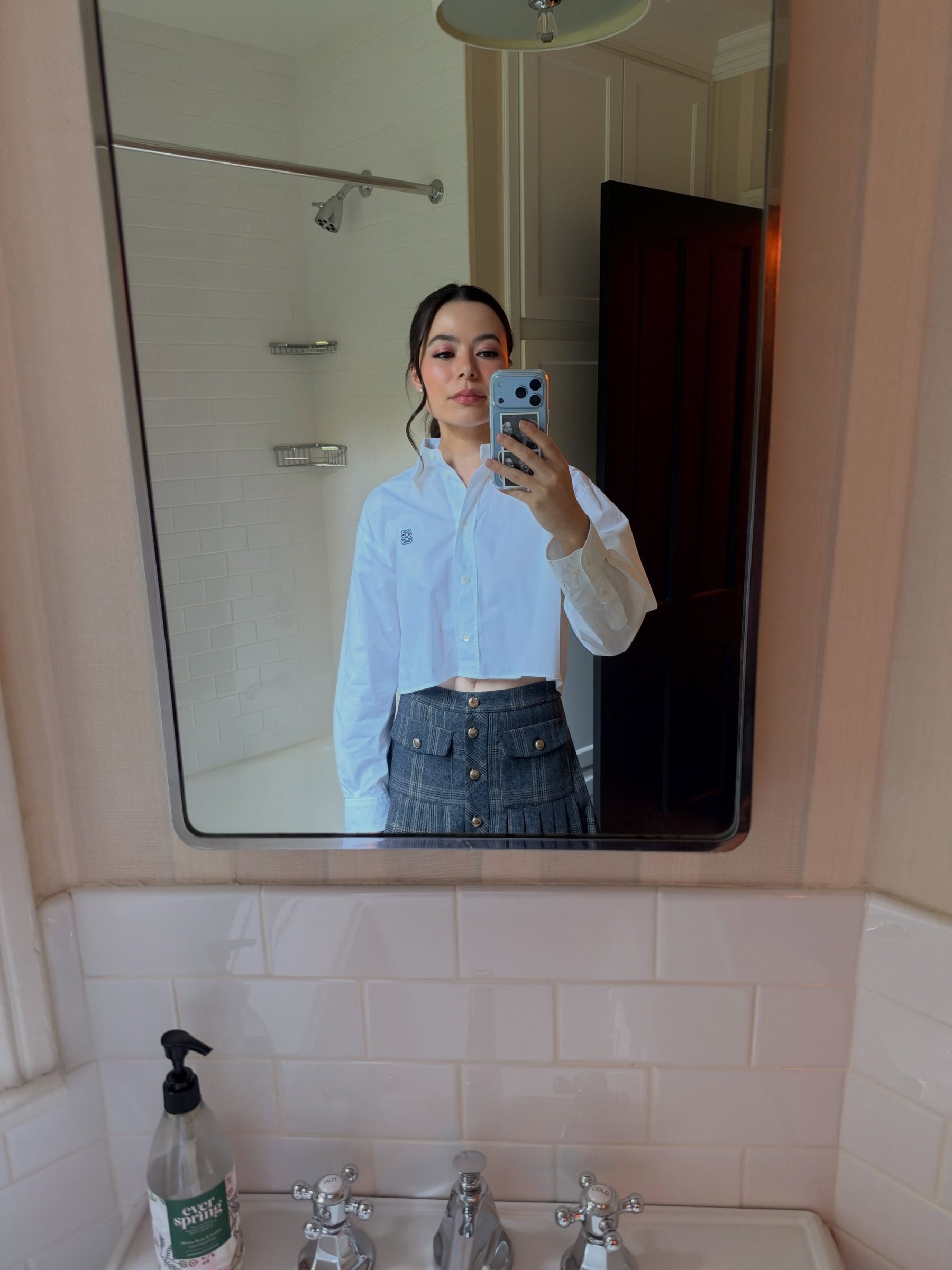 Miranda Cosgrove nude photo #11
