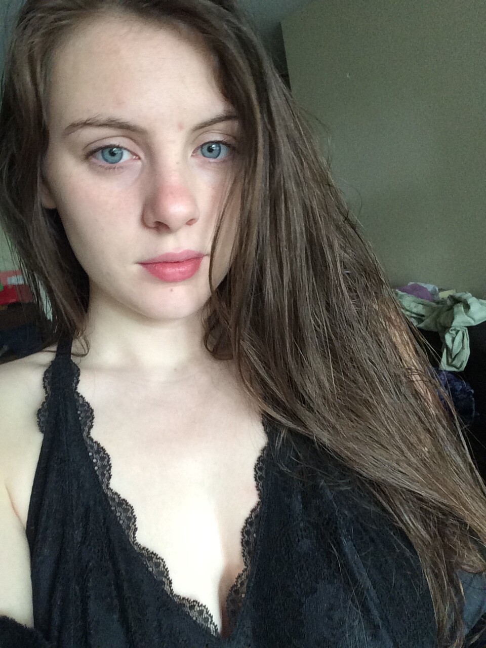 Niomi nude photo #1