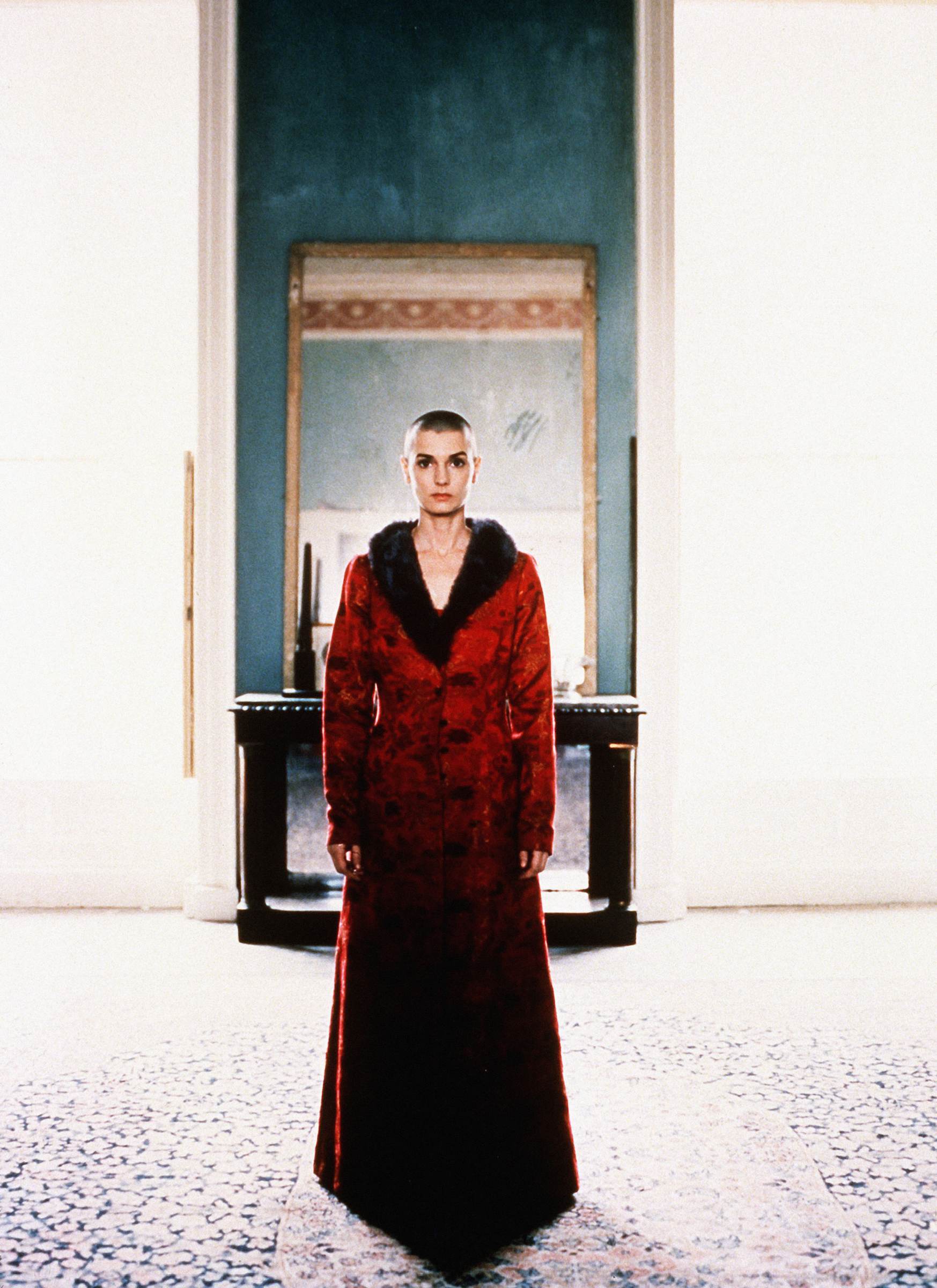 Sinead O'Connor nude photo #5